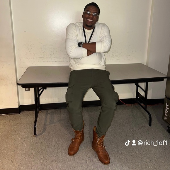 Meet your Posher, Richmond Bradshaw Jr. - Picture 7 of 16